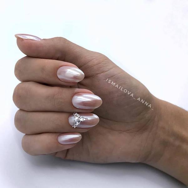 Утонченный маникюр «миндаль» 2026: новые образы дизайна миндальных ногтей