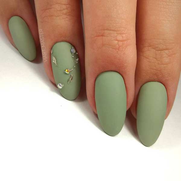 Утонченный маникюр «миндаль» 2026: новые образы дизайна миндальных ногтей