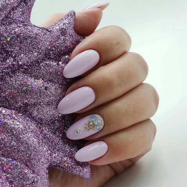 Утонченный маникюр «миндаль» 2026: новые образы дизайна миндальных ногтей