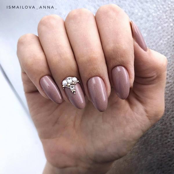 Утонченный маникюр «миндаль» 2026: новые образы дизайна миндальных ногтей