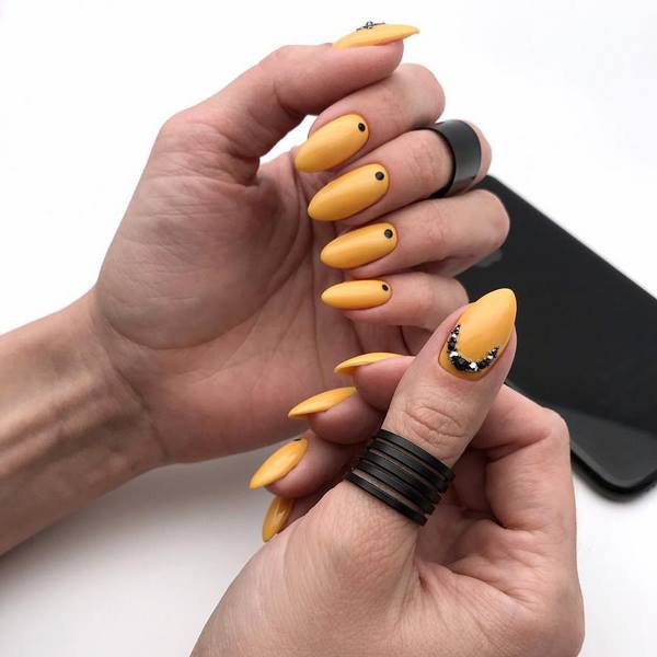 Утонченный маникюр «миндаль» 2026: новые образы дизайна миндальных ногтей