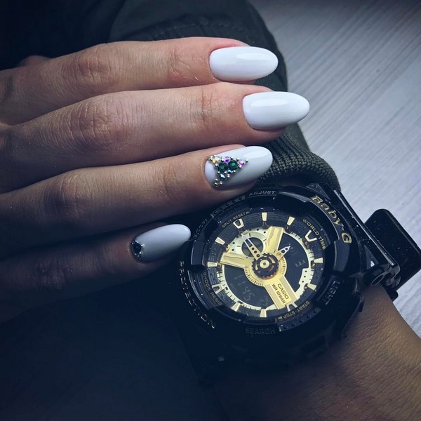 Утонченный маникюр «миндаль» 2026: новые образы дизайна миндальных ногтей