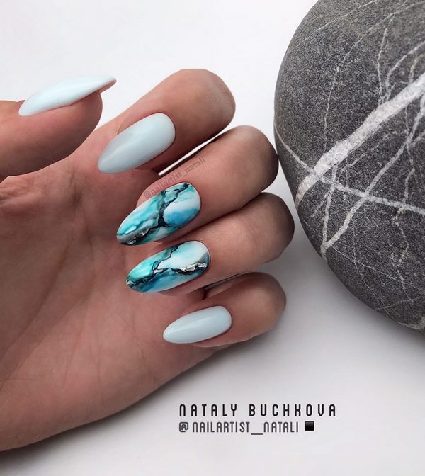 Утонченный маникюр «миндаль» 2026: новые образы дизайна миндальных ногтей