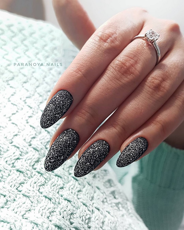 Утонченный маникюр «миндаль» 2026: новые образы дизайна миндальных ногтей