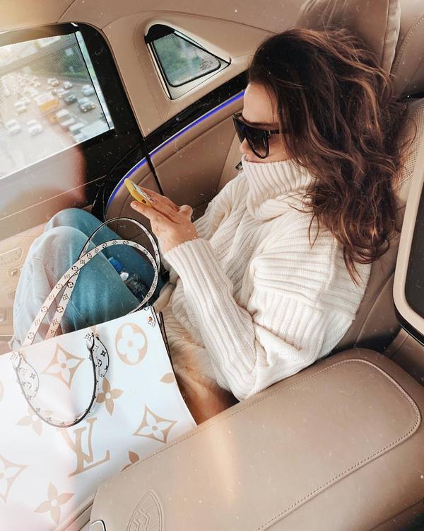 Топовые новинки вязаной одежды 2026: великолепные аутфиты с вязаными вещами