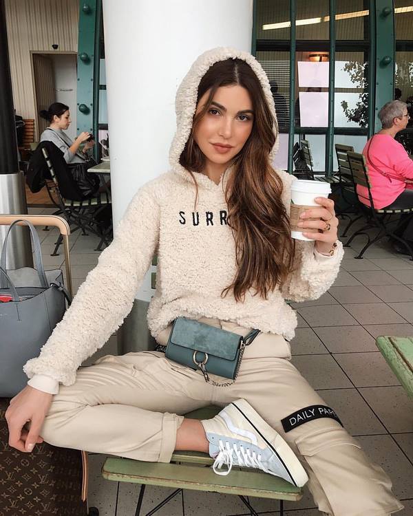 Модные тренды на женские свитшоты 2026: топ-10 топовых моделей