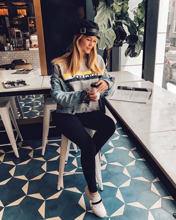 Модные тренды на женские свитшоты 2026: топ-10 топовых моделей