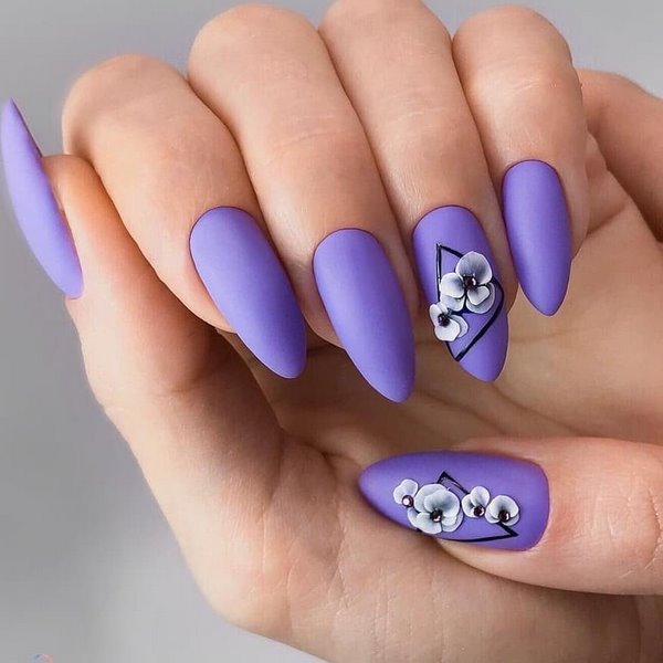 Модные ногти с цветами 2026: новинки и тренды цветочного нейл-арта