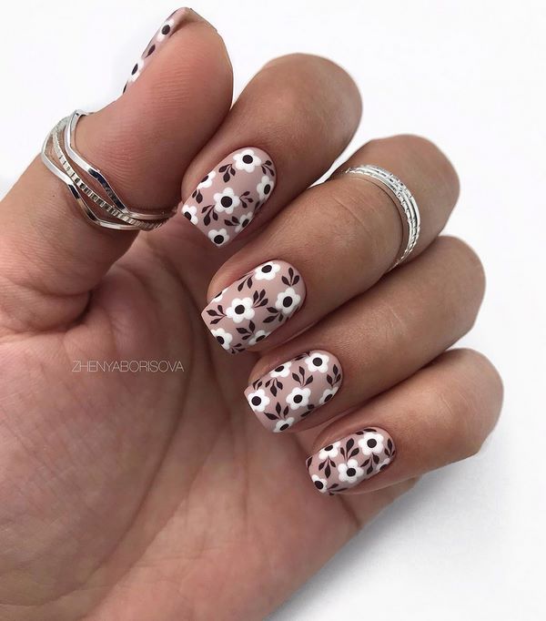 Модные ногти с цветами 2026: новинки и тренды цветочного нейл-арта