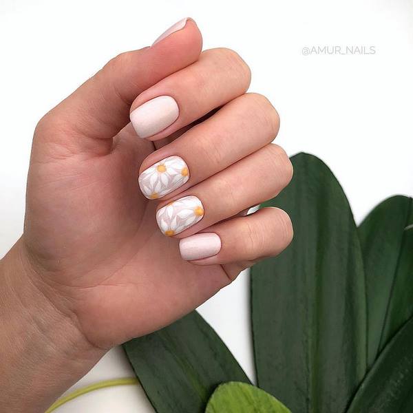 Модные ногти с цветами 2026: новинки и тренды цветочного нейл-арта