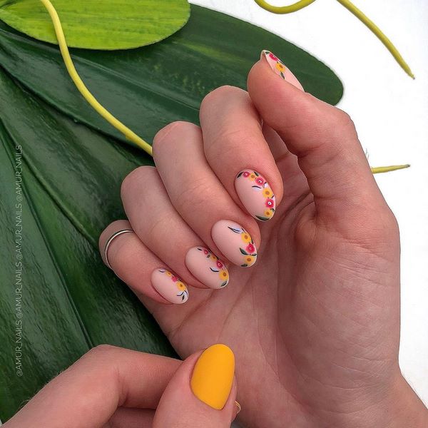 Модные ногти с цветами 2026: новинки и тренды цветочного нейл-арта