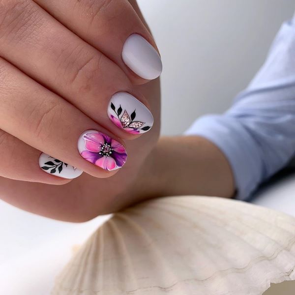 Модные ногти с цветами 2026: новинки и тренды цветочного нейл-арта