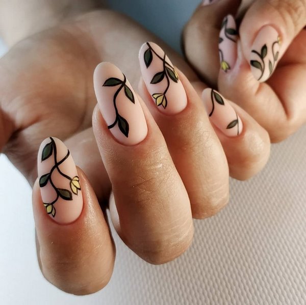 Модные ногти с цветами 2026: новинки и тренды цветочного нейл-арта