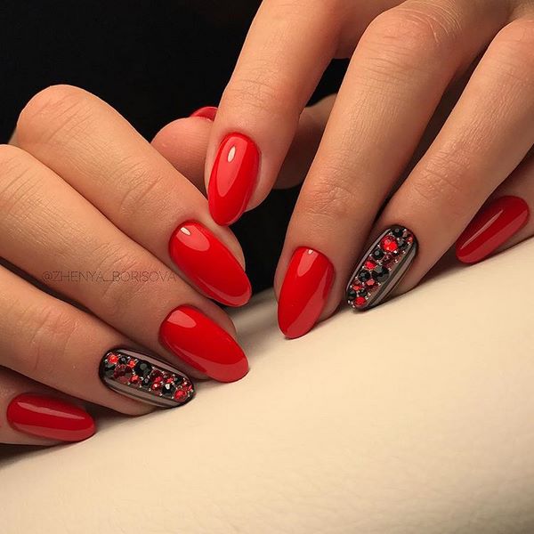 Восхитительный маникюр со стразами 2026: новинки, лучшие идеи, тренды — фото