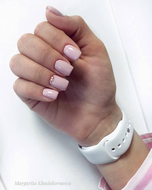 Восхитительный маникюр со стразами 2026: новинки, лучшие идеи, тренды — фото