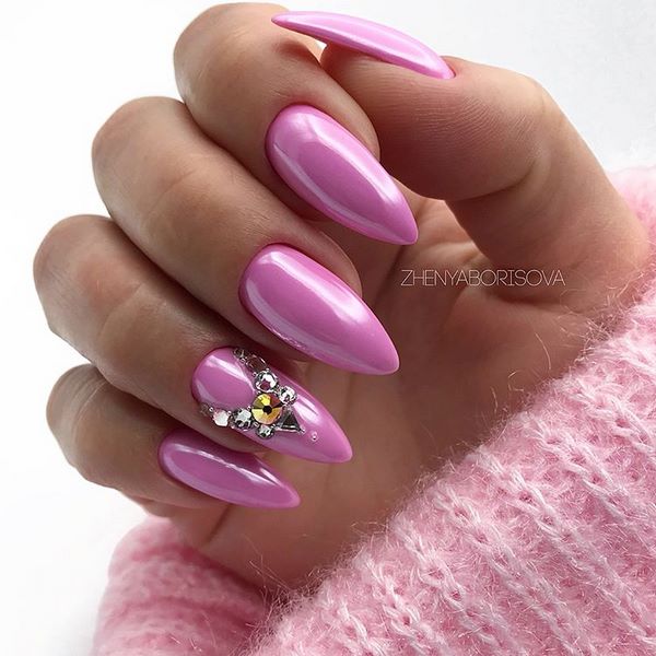 Восхитительный маникюр со стразами 2026: новинки, лучшие идеи, тренды — фото