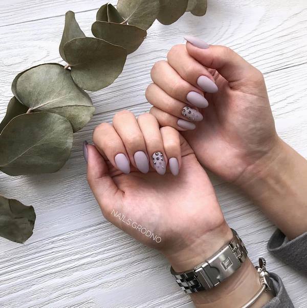 Восхитительный маникюр со стразами 2026: новинки, лучшие идеи, тренды — фото