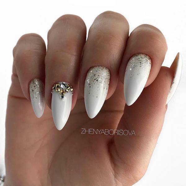 Восхитительный маникюр со стразами 2026: новинки, лучшие идеи, тренды — фото