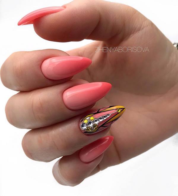 Восхитительный маникюр со стразами 2026: новинки, лучшие идеи, тренды — фото