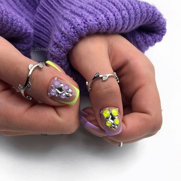 Восхитительный маникюр со стразами 2026: новинки, лучшие идеи, тренды — фото