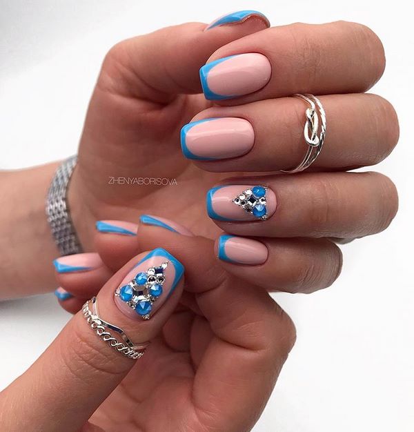 Восхитительный маникюр со стразами 2026: новинки, лучшие идеи, тренды — фото