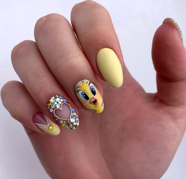 Восхитительный маникюр со стразами 2026: новинки, лучшие идеи, тренды — фото