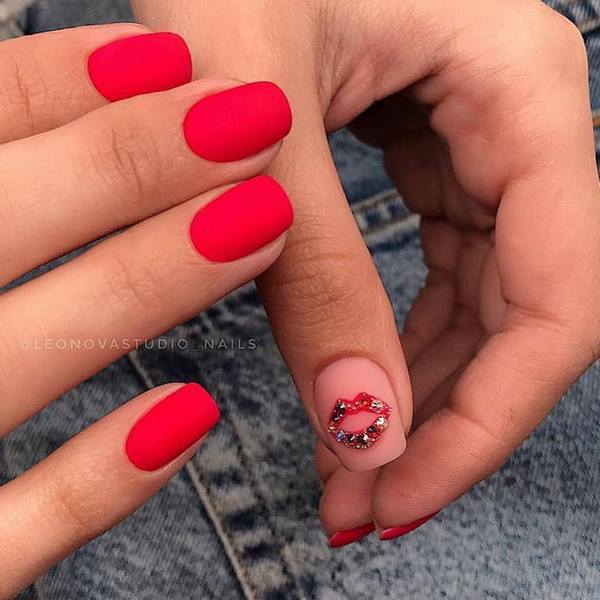 Восхитительный маникюр со стразами 2026: новинки, лучшие идеи, тренды — фото