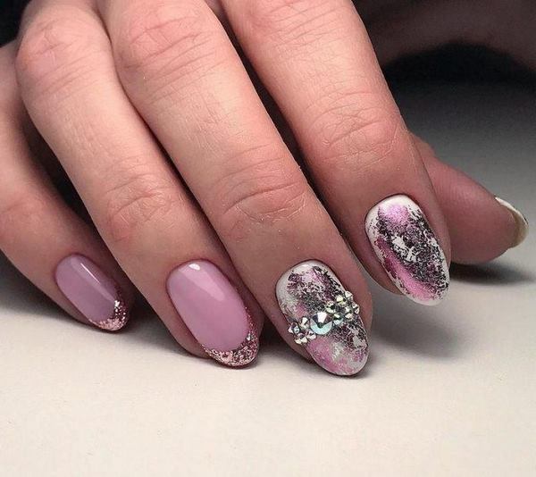 Восхитительный маникюр со стразами 2026: новинки, лучшие идеи, тренды — фото