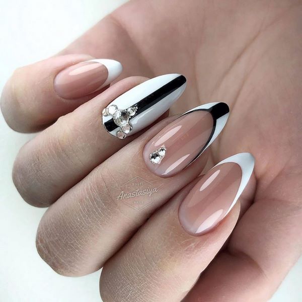 Восхитительный маникюр со стразами 2026: новинки, лучшие идеи, тренды — фото