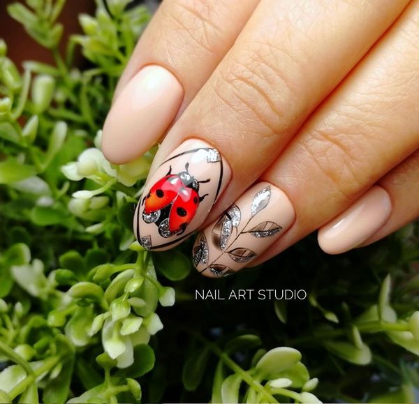 Модный дизайн ногтей 2026 года: оригинальные идеи дизайна ногтей — фото