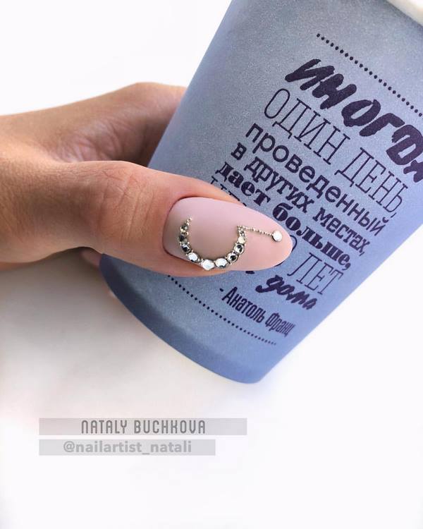 Идеальный бежевый в новых техниках: последние тенденции бежевого нейл-дизайна 2026