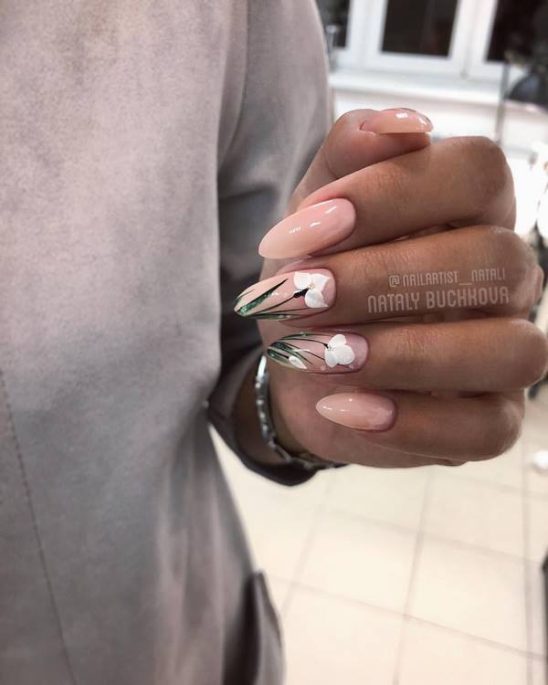 Идеальный бежевый в новых техниках: последние тенденции бежевого нейл-дизайна 2026