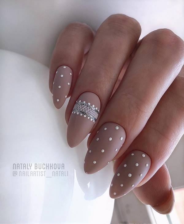 Идеальный бежевый в новых техниках: последние тенденции бежевого нейл-дизайна 2026