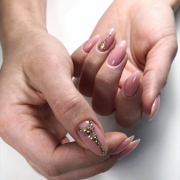 Идеальный бежевый в новых техниках: последние тенденции бежевого нейл-дизайна 2026