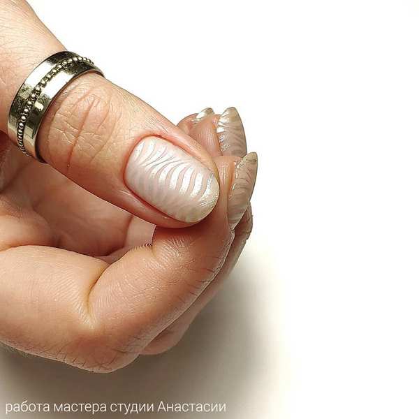 Идеальный бежевый в новых техниках: последние тенденции бежевого нейл-дизайна 2026