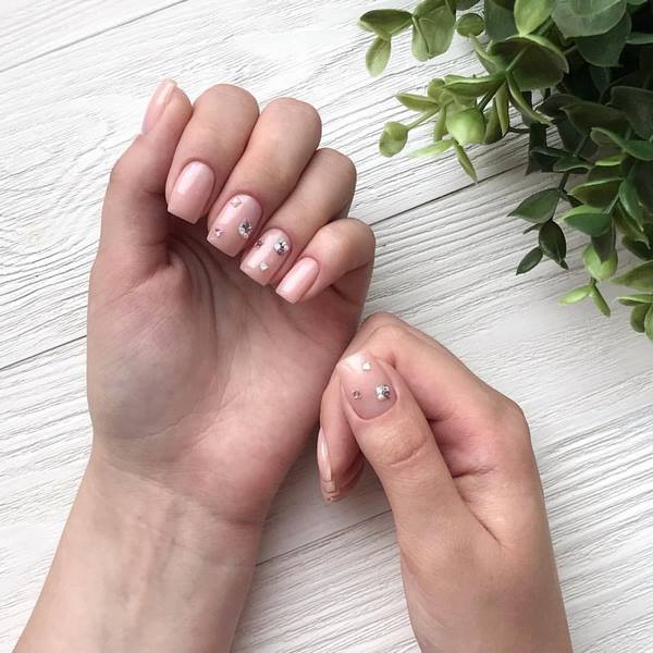 Идеальный бежевый в новых техниках: последние тенденции бежевого нейл-дизайна 2026