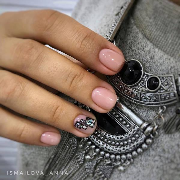 Идеальный бежевый в новых техниках: последние тенденции бежевого нейл-дизайна 2026