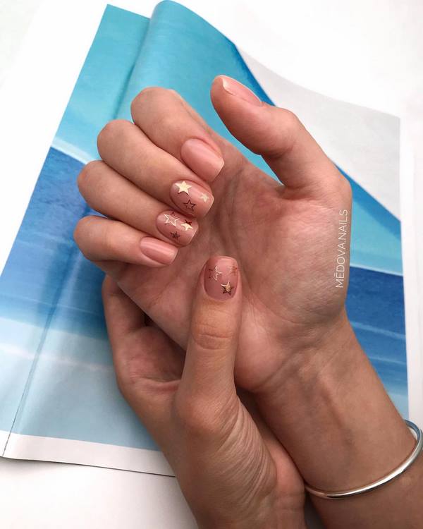 Идеальный бежевый в новых техниках: последние тенденции бежевого нейл-дизайна 2026