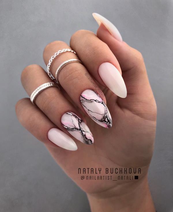 Идеальный бежевый в новых техниках: последние тенденции бежевого нейл-дизайна 2026