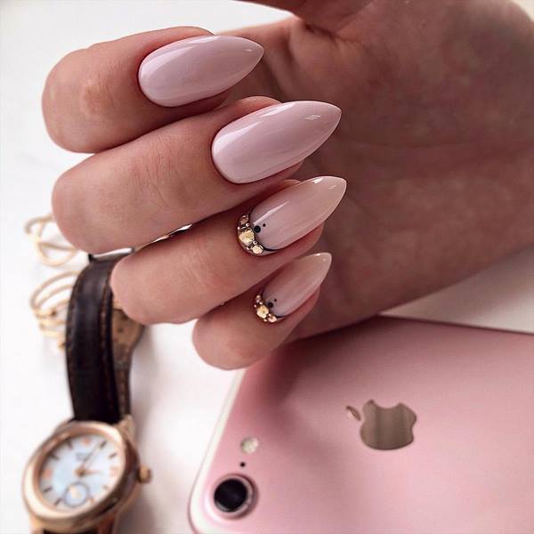 Идеальный бежевый в новых техниках: последние тенденции бежевого нейл-дизайна 2026