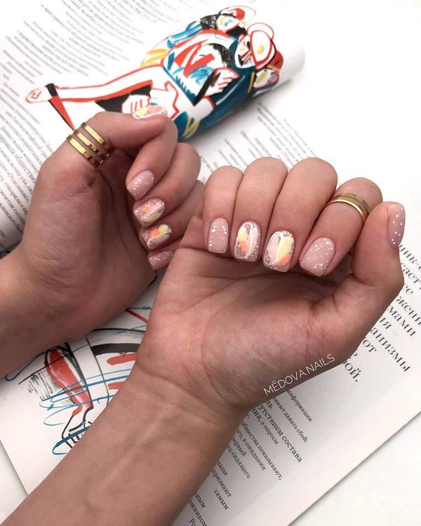 Идеальный бежевый в новых техниках: последние тенденции бежевого нейл-дизайна 2026