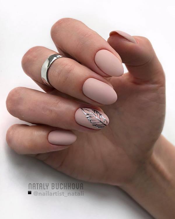 Идеальный бежевый в новых техниках: последние тенденции бежевого нейл-дизайна 2026