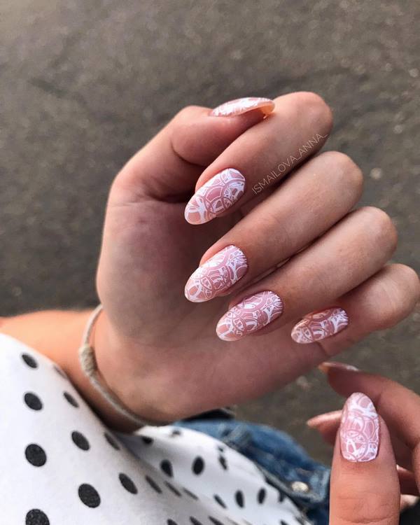 Идеальный бежевый в новых техниках: последние тенденции бежевого нейл-дизайна 2026