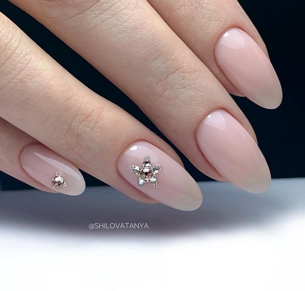 Идеальный бежевый в новых техниках: последние тенденции бежевого нейл-дизайна 2026