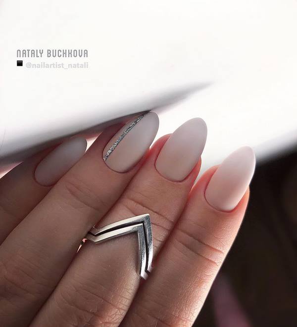 Идеальный бежевый в новых техниках: последние тенденции бежевого нейл-дизайна 2026