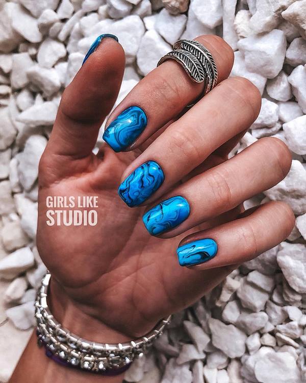 Безупречный маникюр на средние ногти 2026 – уникальные идеи и стили