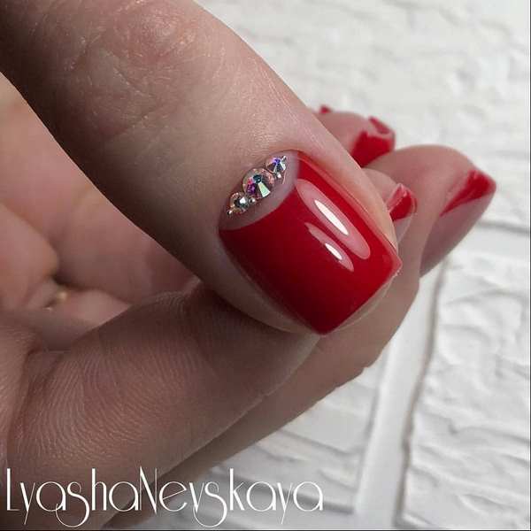 Безупречный маникюр на средние ногти 2026 – уникальные идеи и стили