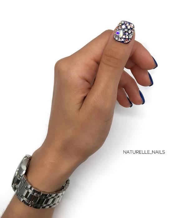 Безупречный маникюр на средние ногти 2026 – уникальные идеи и стили