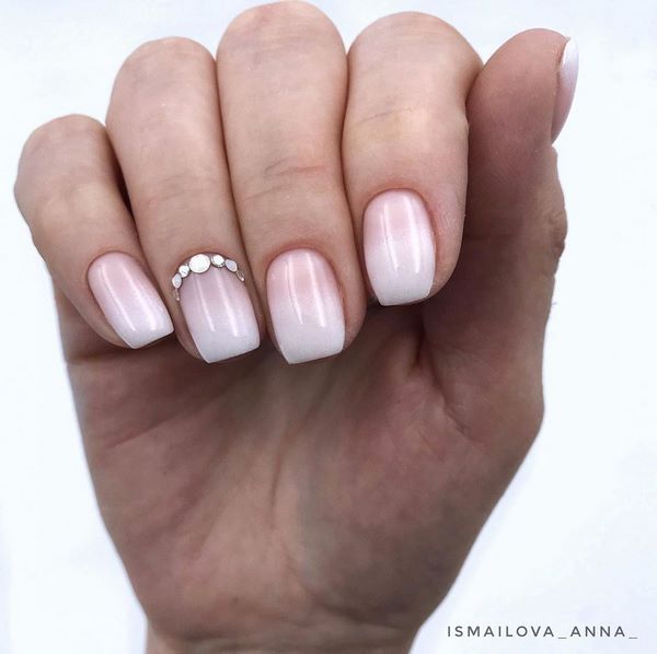 Безупречный маникюр на средние ногти 2026 – уникальные идеи и стили