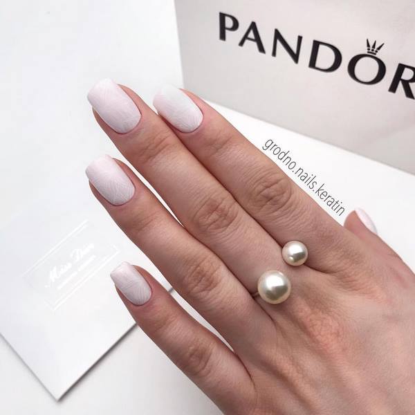 Безупречный маникюр на средние ногти 2026 – уникальные идеи и стили